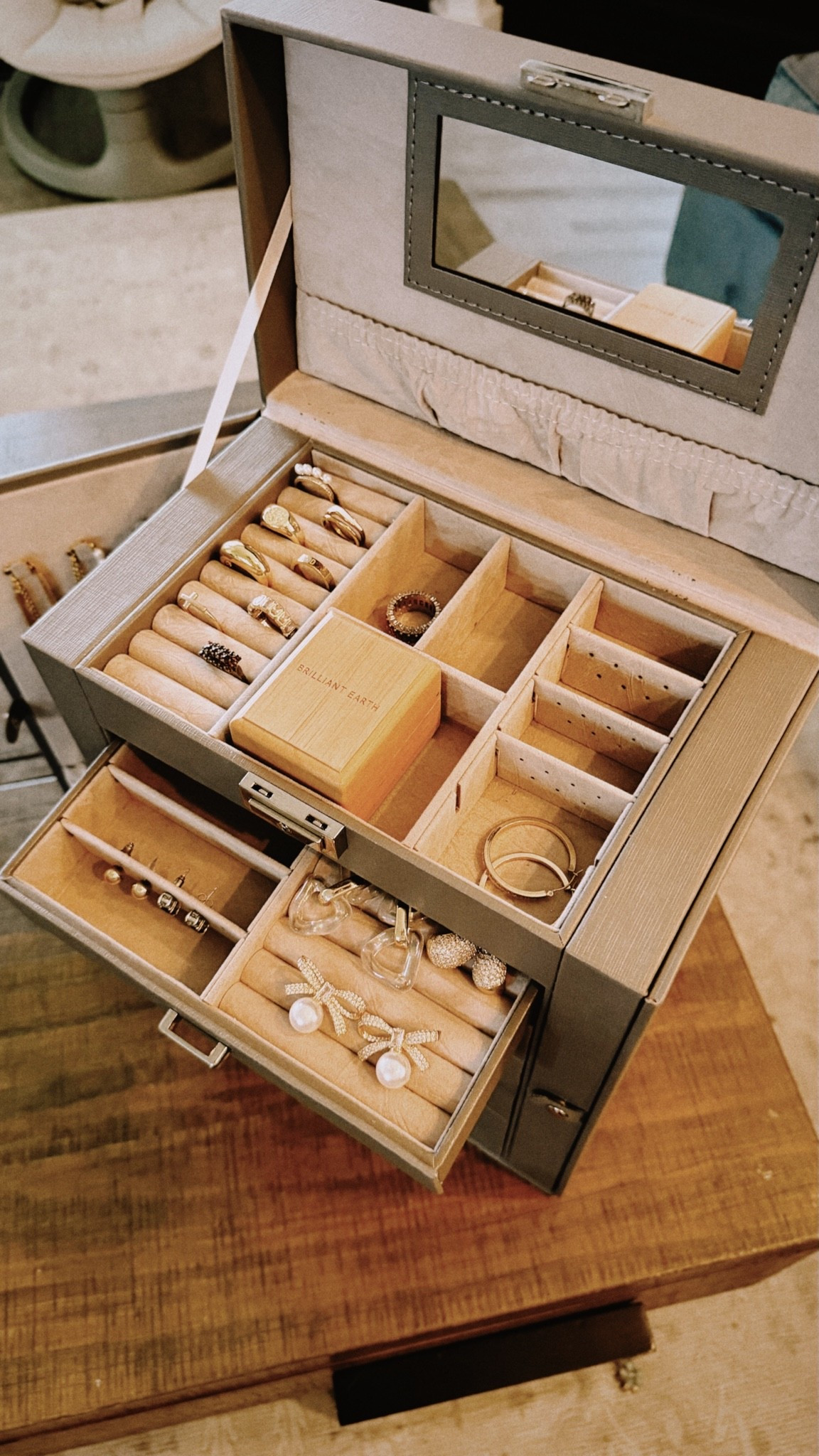 JEWELRY BOX ORGANIZED 👑😍💍

#LTKPlusSize #LTKTall #LTKSwim