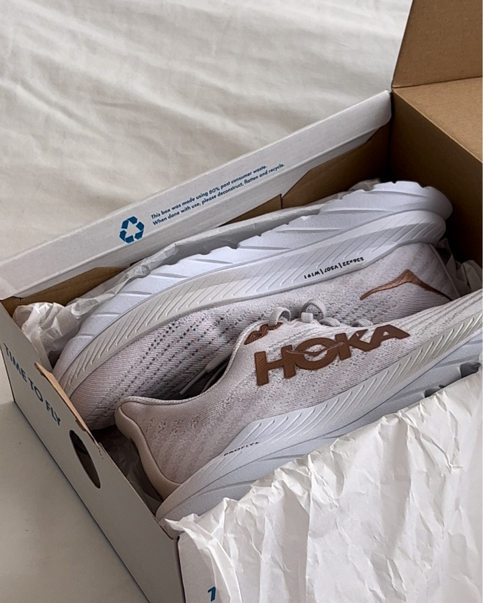 i’m obsessed with my hoka mach 5’s! these are perfect for my flat feet. no high arch, but still incredibly supportive. couldn’t recommend them more! 

these run tts! 