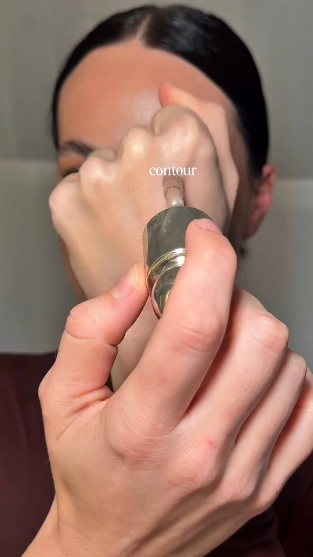 bronzer vs contour: contour is cooler-toned and mimics shadow to sculpt the face while bronzer is warmer and adds warmth and glow. Different jobs, equally as important.

Contour: @rarebeauty Liquid Contour in Solace
Bronzer: @natashadenona in Foxy (light) 

#bronzer #contour #contourtutorial #makeuphacks #makeuptutorial #rarebeauty #natashadenona