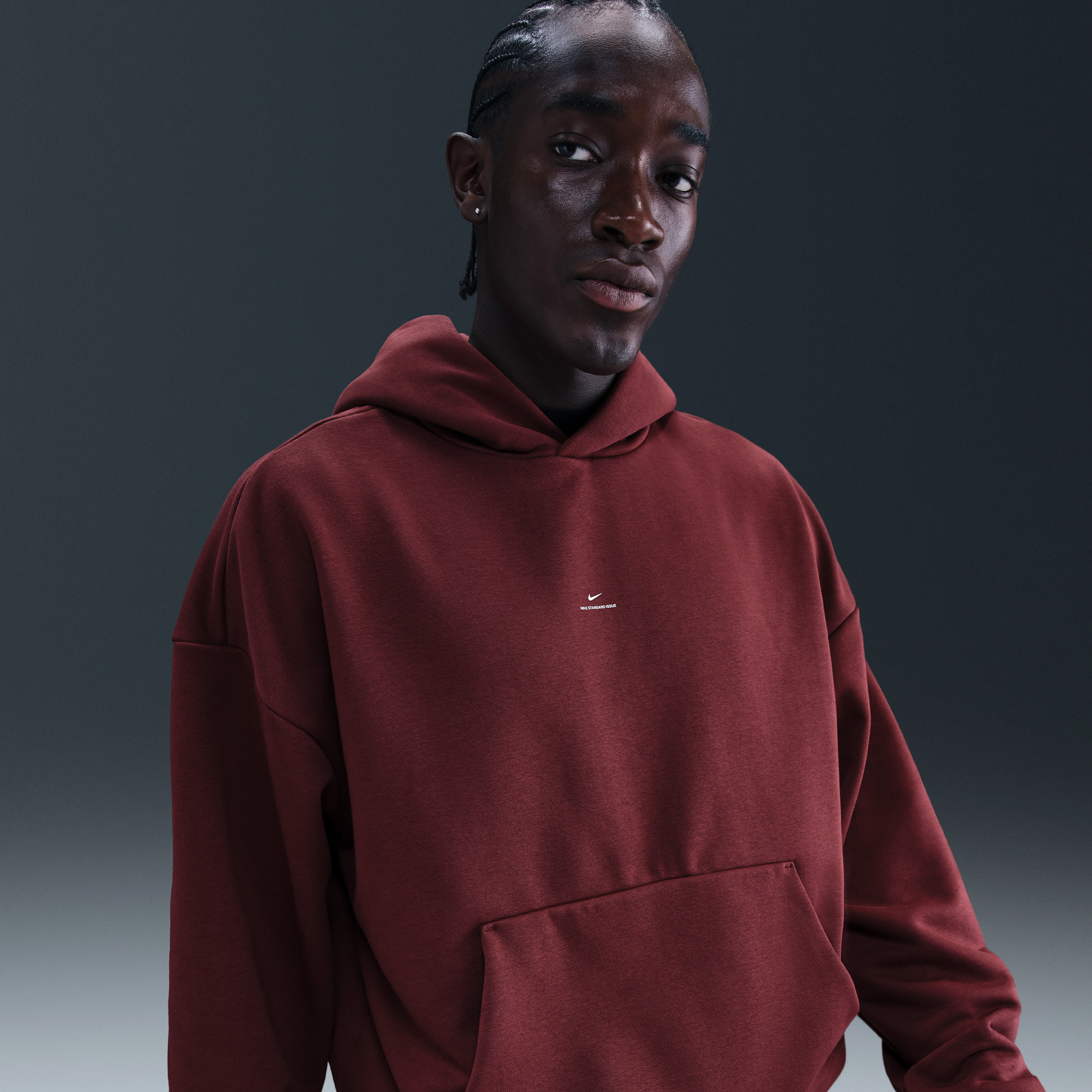 Nike Men's Standard Issue Therma-FIT Brushed Basketball Pullover Hoodie in Red | IM5918-619 | Nike (US)