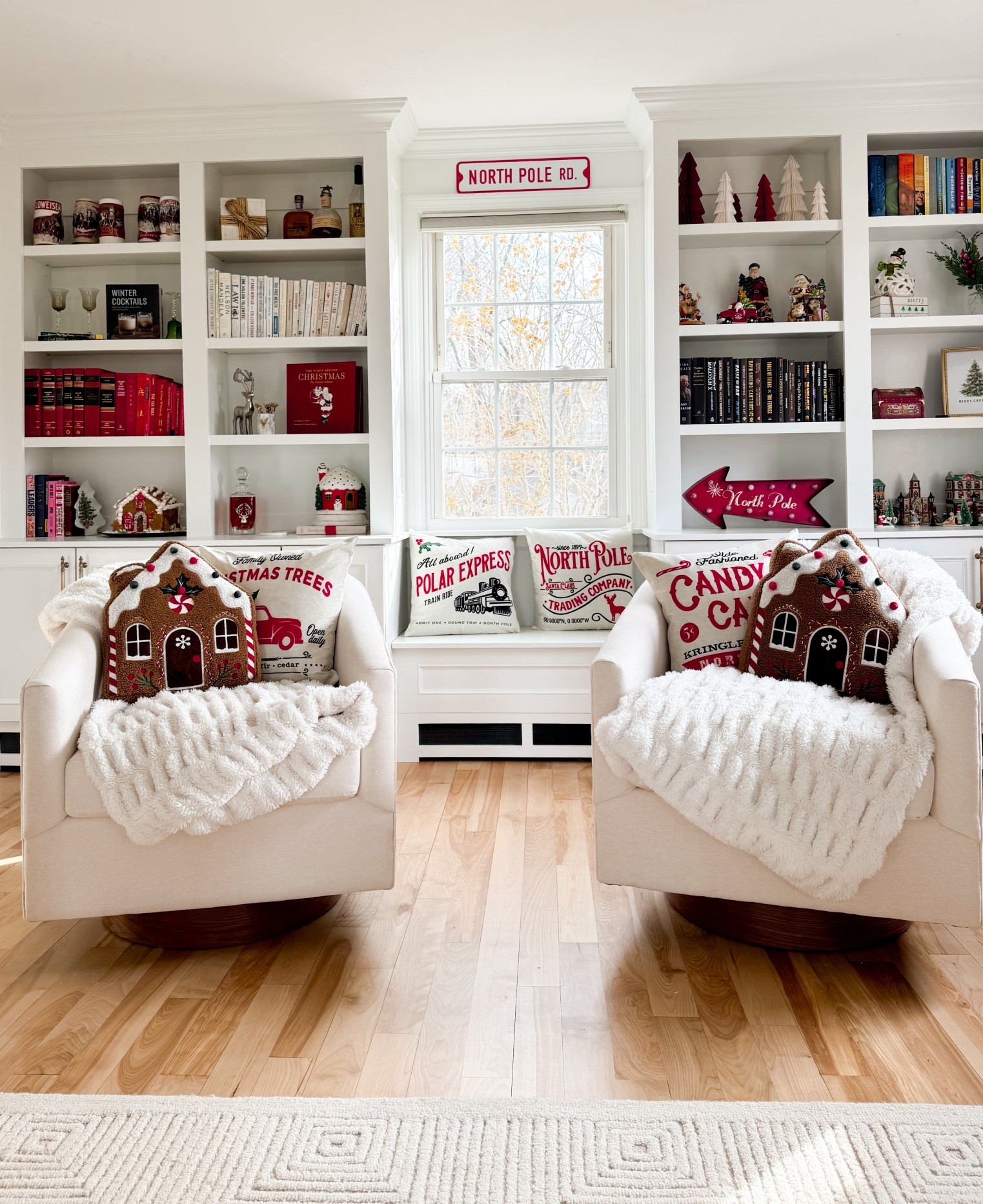 Bookcase decor for Christmas & the perfect set of swivel side chairs for the living room from Lue Bona (STEPHANIE15 gets you 15% off)

Living room decor | bookcase decorating | built in bookcase | living room chairs | home decor | Christmas decorations 

#LTKHoliday #LTKHome #LTKSeasonal