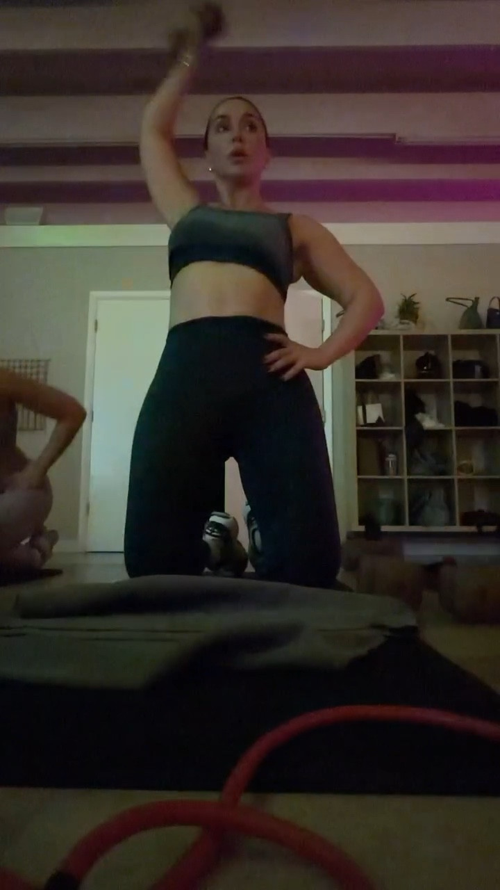 Did a 90 minute Thanksgiving burn 

#LTKfitnessgoals #LTKFindsUnder100 #LTKselfcare