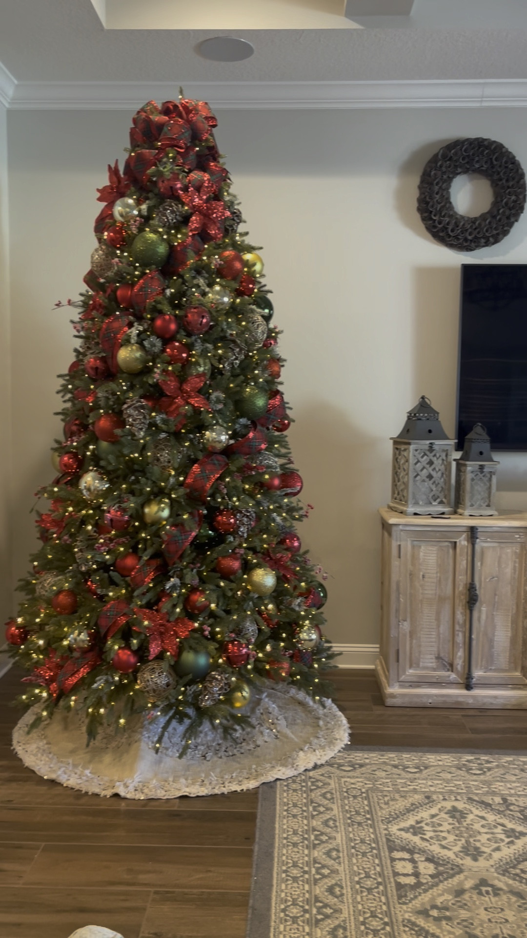 This client prefers a bow topper instead of a topper with picks and sprays. For this one I created 10, 2 loop bows and wired them into the top of the tree. I also used 2 ribbons, a 2.5” with a 4” on the bottom to give it further dimension.  The plaid ribbon has always been a fan favorite and you can create so many different looks by using a different color underneath. Very versatile.
.
.
.
.
#plaidribbon #holdmyeggnog #ribbontopper #traditionaltree #ribbontutorial #christmastreeideas #christmasdesign #christmastreedecorating #christmasinspo #christmasinspiration #christmasideas #professionalchristmastreedecorator