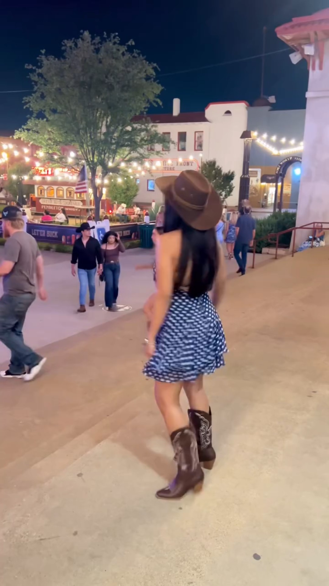 Find your Cowgirl outfits on @lulus this summer! 🤠♥️

#lovelulus for this lovely Rodeo outing in Fort Worth, TX 

.

.

.

.

.

.

.

#lovelulus #lulusambassador #cowgirl #cowgirloutfit #rodeo #rodeooutfit #texasrodeo #summeroutfitideas