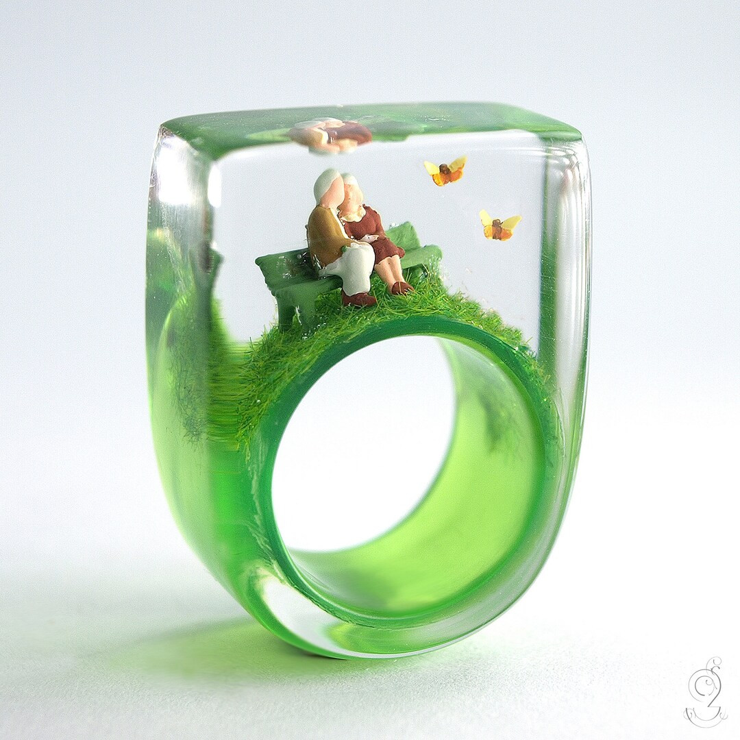 Eternal Love Romantic Ring Made of Resin With an Elderly Couple in Love on a Bench and Two Butter... | Etsy (US)