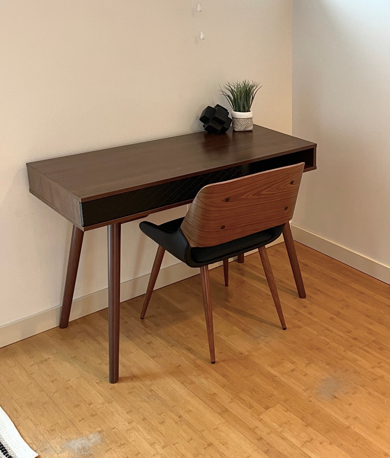 Modern desk nook #modernhome #midcenturymodern #homeoffice

#LTKHome