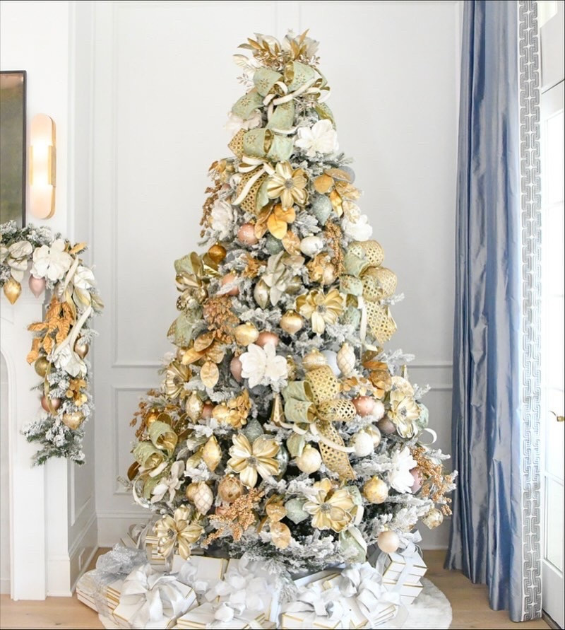 Lightly frosted Christmas tree, ornaments, and garland 

#LTKHome #LTKHoliday