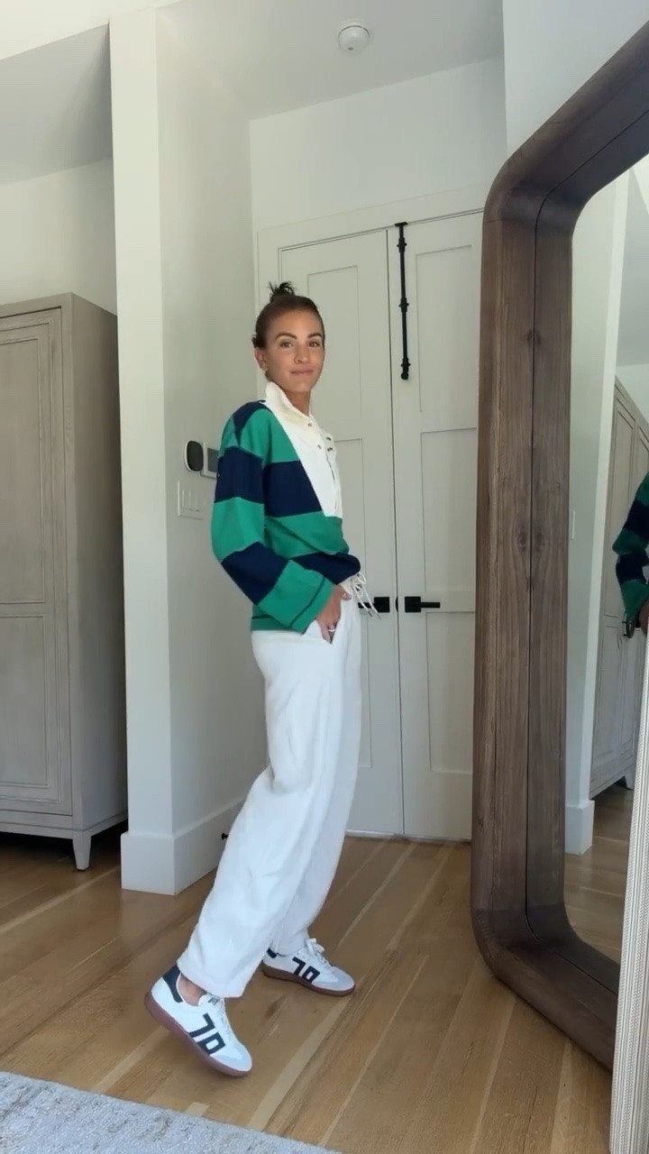 Cozy sweats + tee = name a better combo 🙌🏼  both run a little big