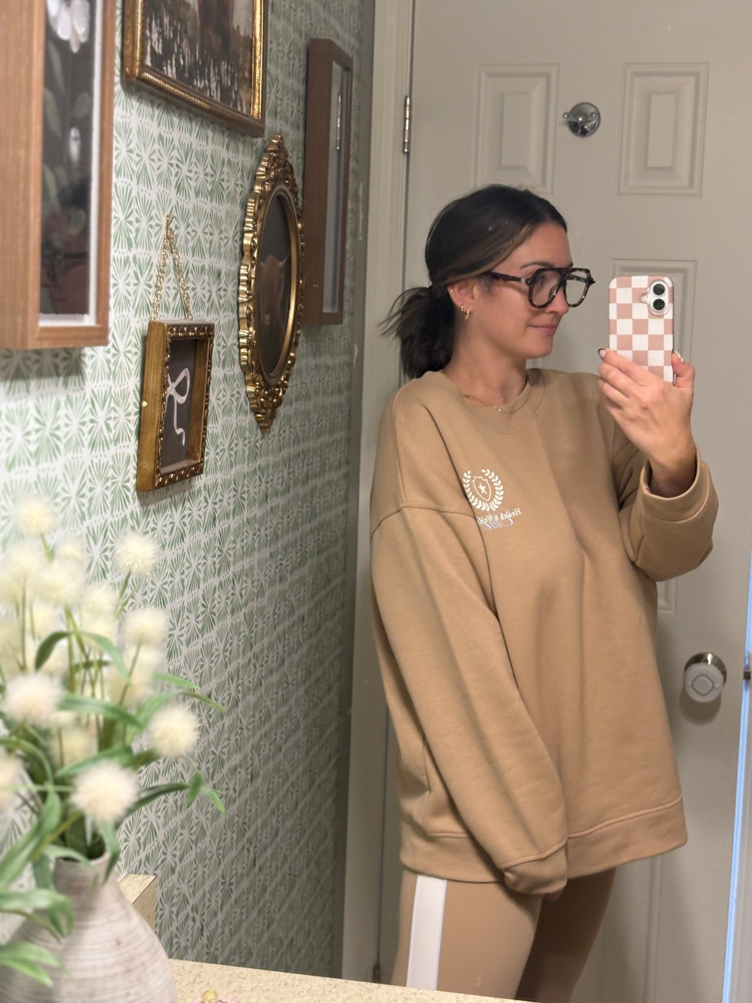 Target athleisure, matching sets, mom fit. Wearing a M in bottoms and sized up to an XL in top for an oversized fit!


#LTKFindsUnder50 #LTKActive #LTKSeasonal