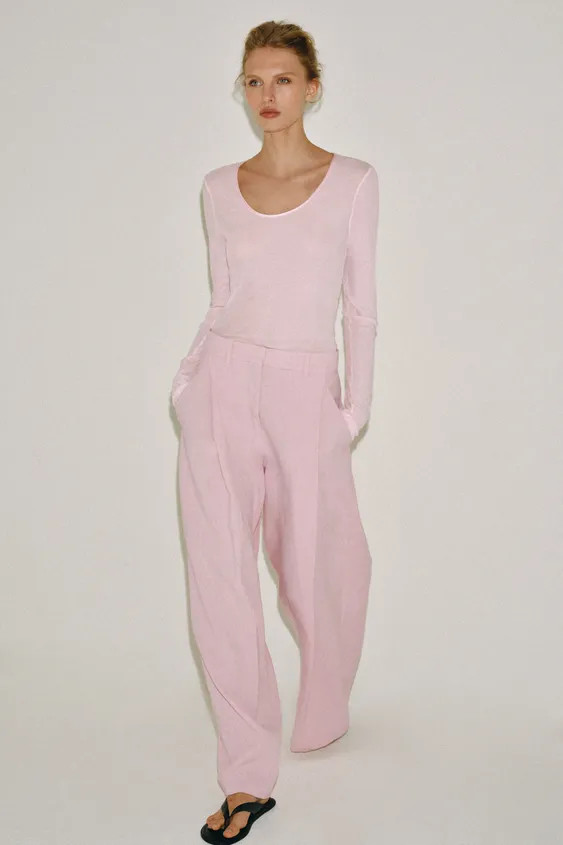 Model height: 179 cmZARA WOMAN COLLECTIONTrousers made from a linen-blend yarn. High-waist with b... | Zara UK
