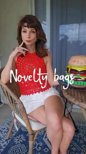 Sustaining myself on fashion over here.🥖🍔🍕Bag details on nicolebjean.com! 
#fashionfeedsme #noveltypurses #noveltypurse #noveltybags