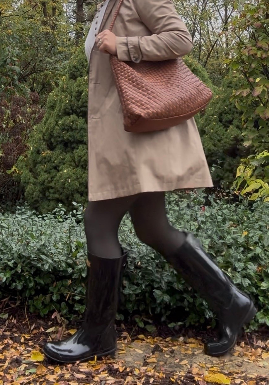 Fall fashion. Rain boots. Rainy day outfit. Fall vibes. Autumn vibes. Fall outfit  