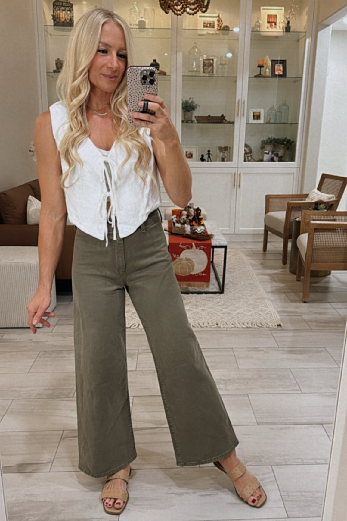 Cute workwear and weekend wear giving off all the relaxing neutral vibes. These high waisted jeans and tie front vest are a perfect combo✨
