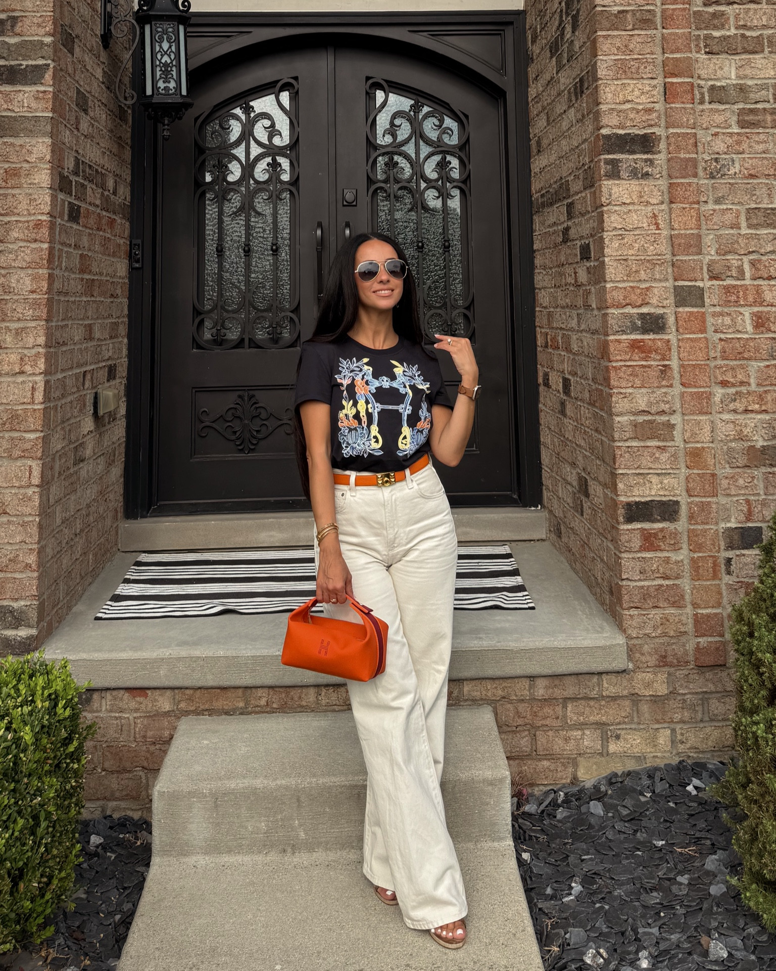 Sunday style: casual but chic. Tee-shirt + jeans kinda day. 
I own these jeans in a light denim color and black in the cargo style. 

Jeans size: 24 


#LTKOver40 #LTKStyleTip