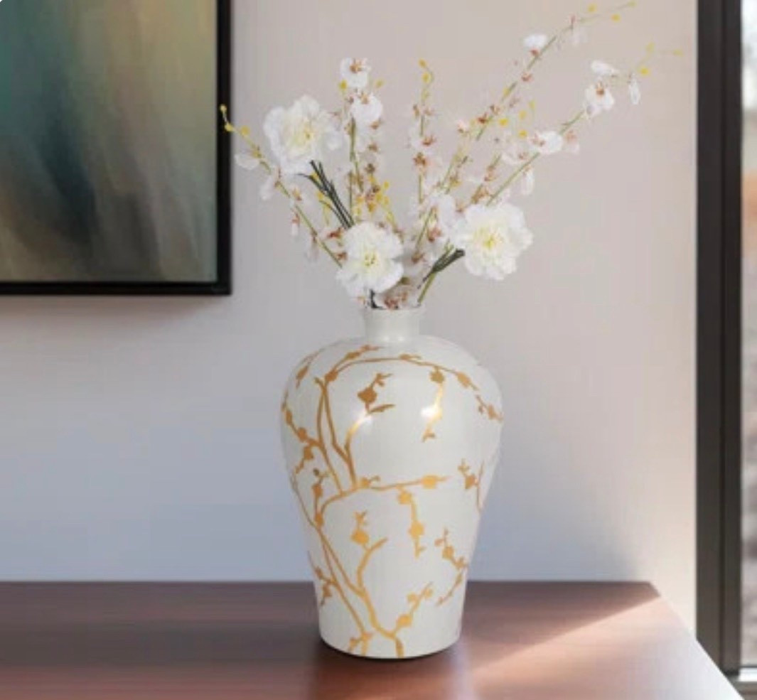 Neutral decor lovers—this is a must 🤍
This elegant ceramic vase with gold detailing adds the perfect touch of warmth and luxury to any space. Style it on an entryway table, console, or dining room for an instantly elevated look.
💾 Save for home inspo
🛒 Shop it linked on my LTK

#LTKhome #LTKfinds #HomeDecor #NeutralDecor #ClassicHome #LTKsale #InteriorInspo #HomeStyling

#LTKSaleAlert #LTKSeasonal #LTKHome