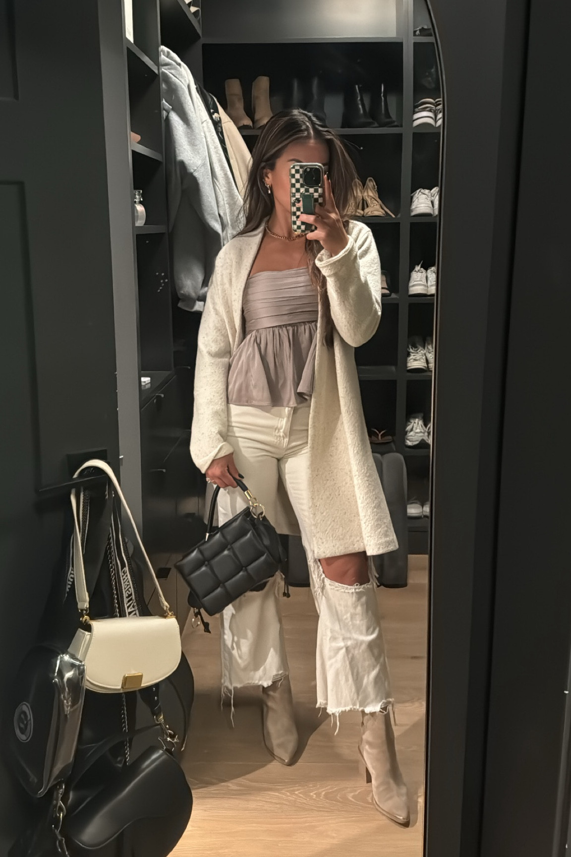 date night 🖤 use code: MYLITTLELIFTS @wallicases