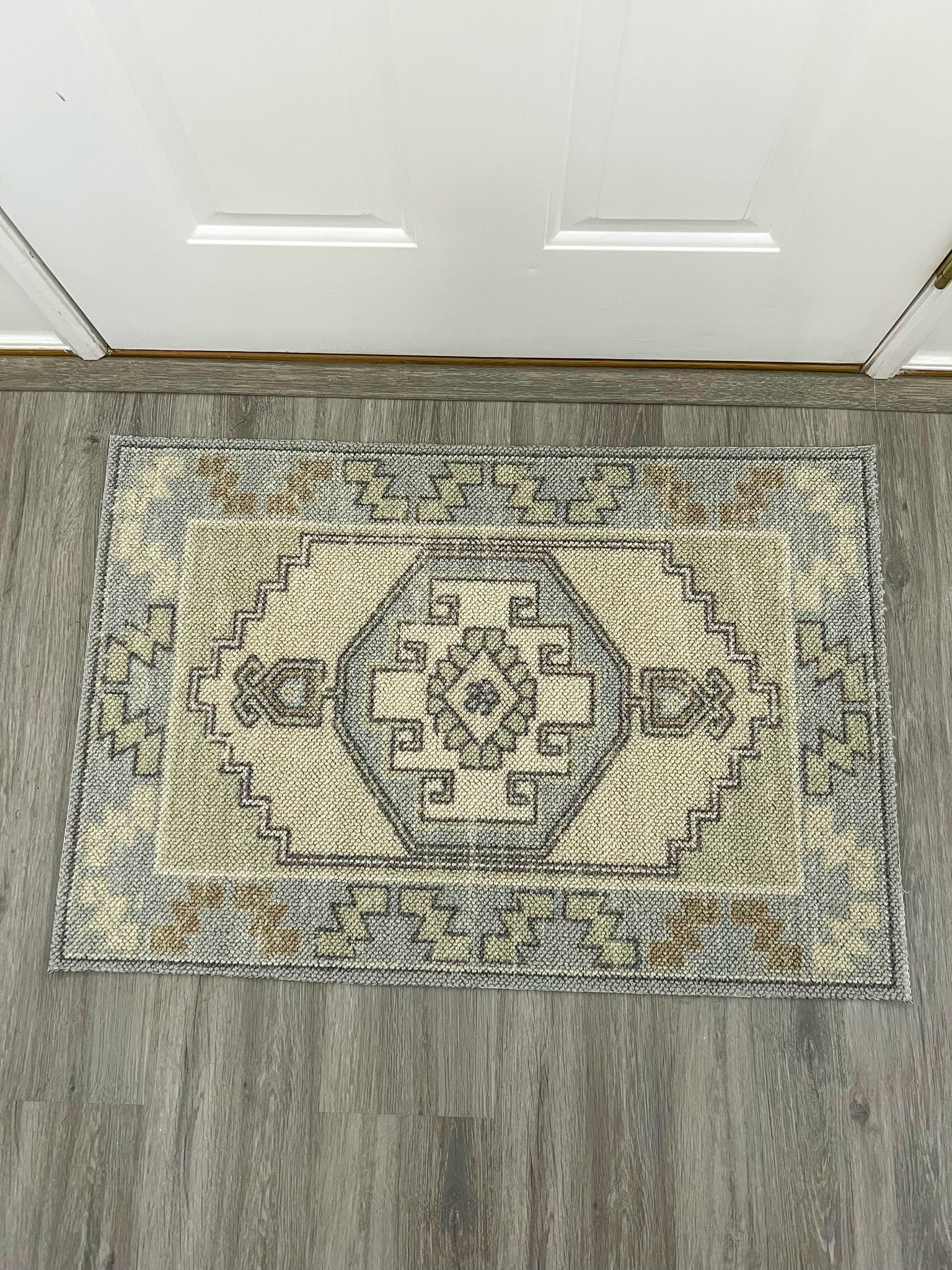 Found the perfect rug for our entryway from Wayfair! Also rounded up a few other rugs I love, click the links below to shop directly from Wayfair!

 @wayfair #wayfairpartner #wayfair



#LTKHome