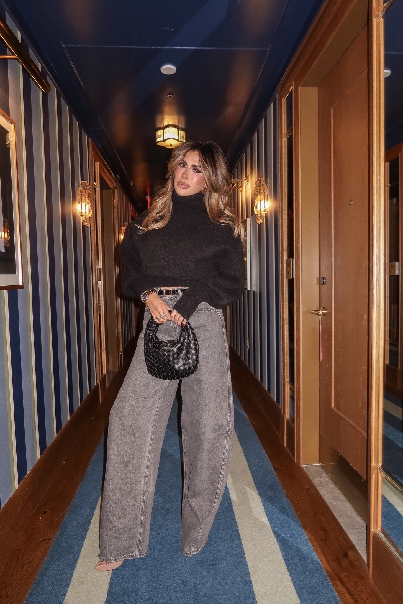 Fall outfit idea! These jeans go perfectly with dark clothes and accessories. I’m wearing a size 25 in jeans and XS in sweater! 🩶

Fall outfit idea, barrel jeans, turtleneck sweater, woven bag, Emily Ann Gemma

#LTKFindsUnder100 #LTKStyleTip #LTKSeasonal