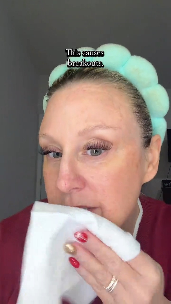 If your skin randomly breaks out or just looks irritated, this is worth trying.
I stopped using regular towels on my face and switched to disposable face towels instead — softer, cleaner, and no bacteria buildup.

Such a small change, but it makes a noticeable difference. 
Linked here 🤍

Affiliate link / I may earn a commission


#LTKselfcare #LTKBeauty #LTKOver40