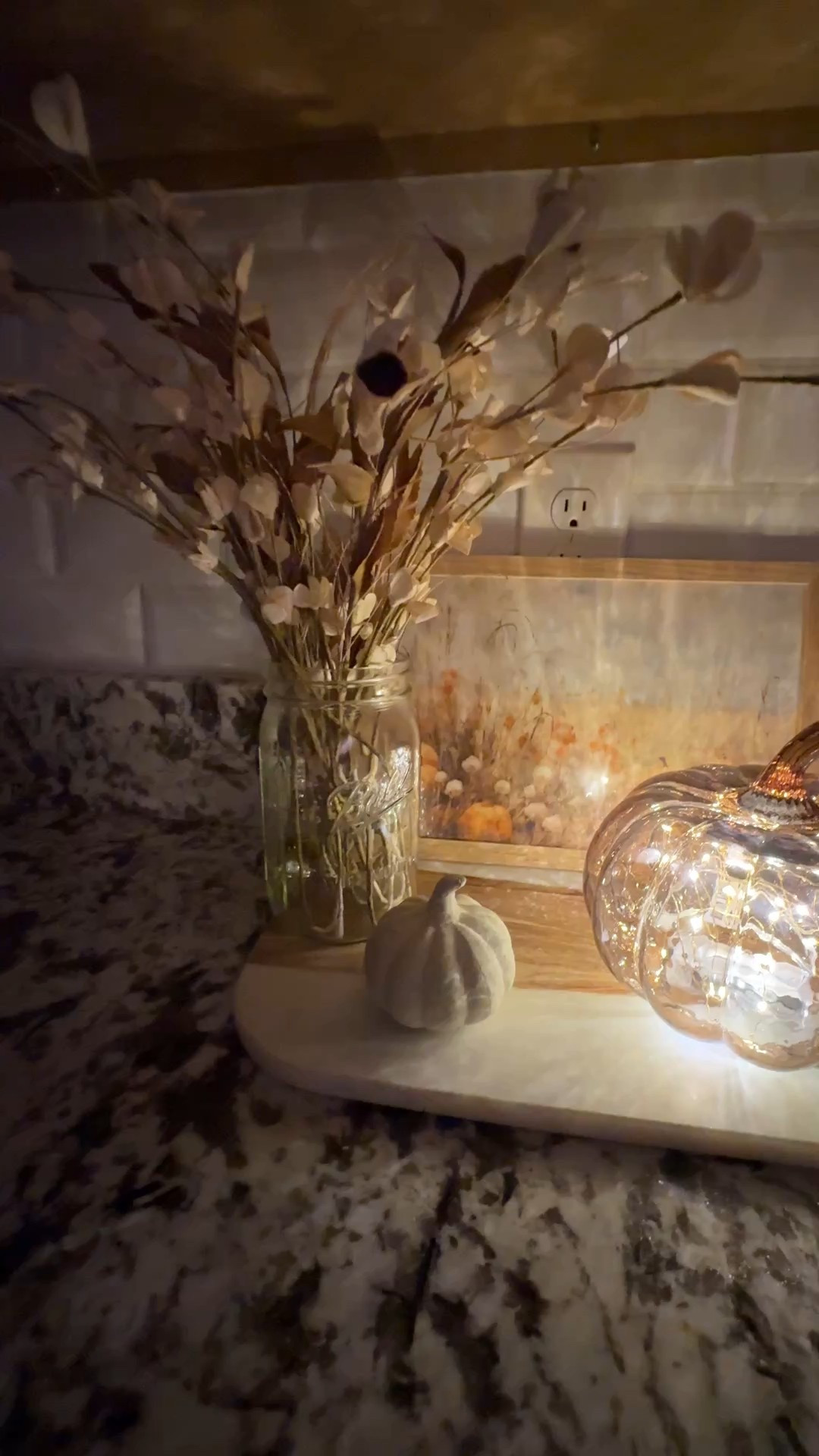 Easy Fall Kitchen Styling 🍂

This season I kept it simple with a new table, a wood cutting board, the prettiest fall stems, and a glass pumpkin with twinkle lights ✨ Instant kitchen upgrade that feels elevated but not overwhelming.

Tap to shop my favorite fall kitchen decor — affordable, timeless, and perfect for cozy autumn vibes.

fall kitchen decor, fall stems, glass pumpkin, wood cutting board, fall centerpiece, autumn kitchen styling, simple fall decor, elevated fall


#LTKSeasonal #LTKHome