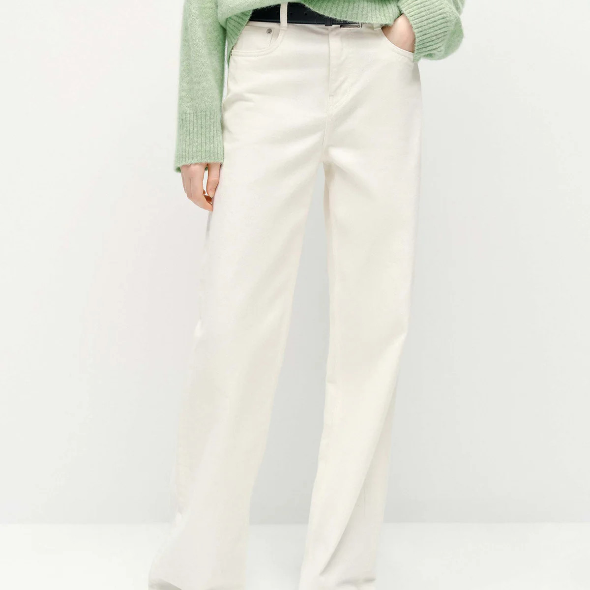 MO&Co. Women's Relaxed White Straight Jeans | MO&Co.
