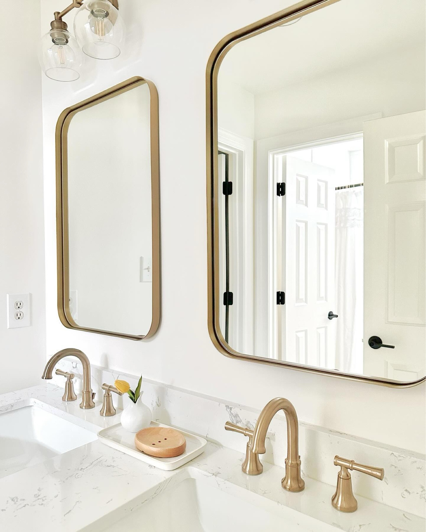 So far, 2024 has been busy with bathrooms — half baths, primaries, and everything in between!

This jack-and-jill bath has a fresh new look {on time and on budget} ✨

More pics to come soon 📸

#danahenneseydesigns 
#bathroomremodel 
#bathroomdesign 
#rvainteriors 
#rvainteriordesign 
#rvainteriordesigner 
#mixingmetals