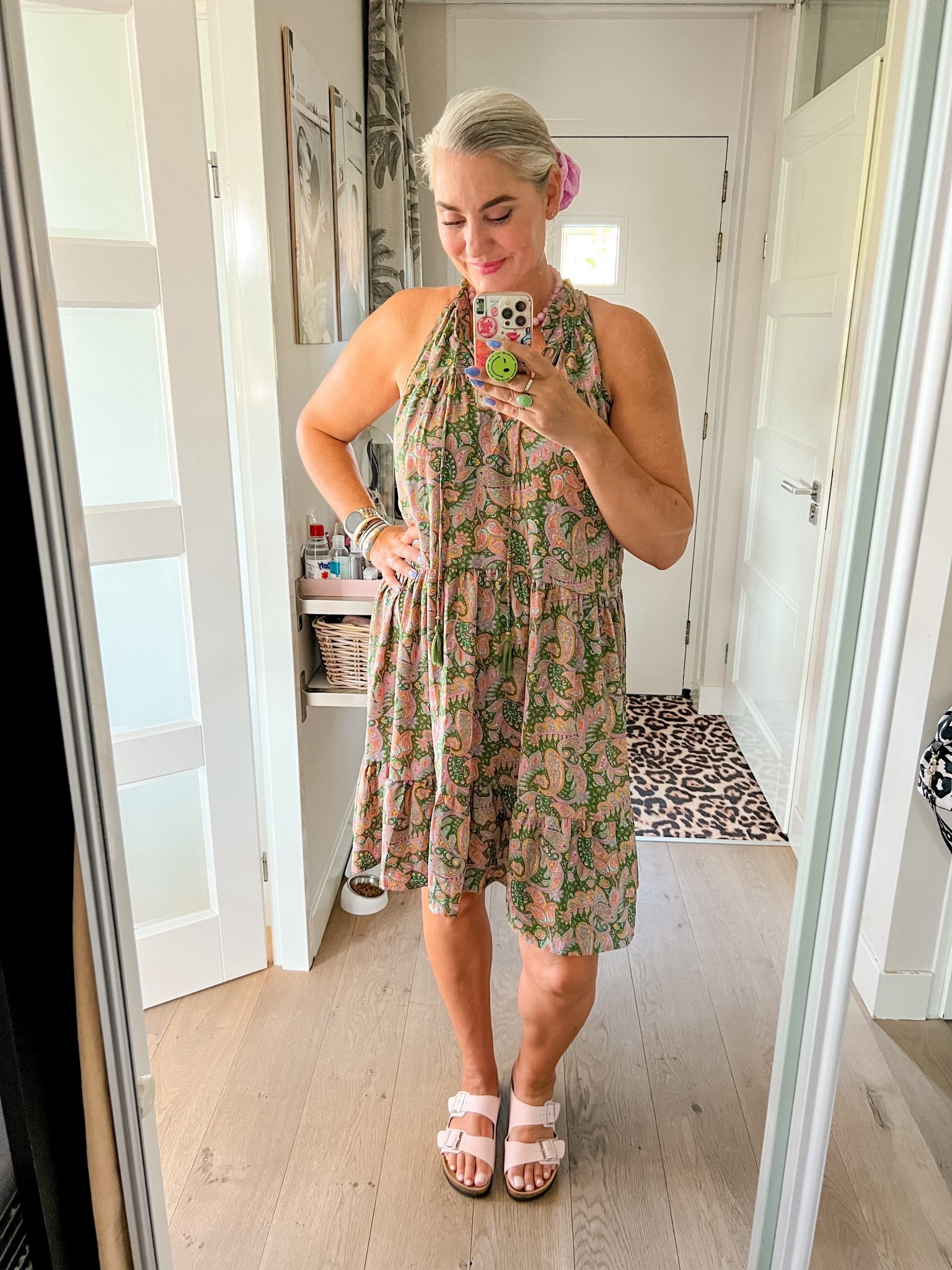 Ootd - Friday. Green paisley dress (Lola Liza, tts, https://tidd.ly/4oImtBq), pink buckle sandals and a pink oversized scrunchie. Pink glass bead necklace. Moroccan bracelets. 



#LTKnederlands #LTKsummer #LTKeurope