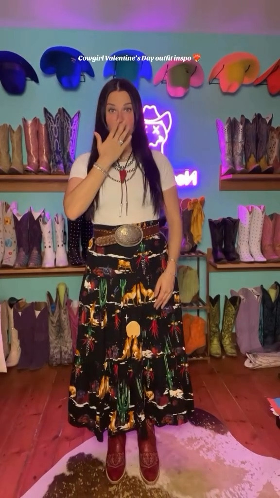 Roses are red, boots are too… this cowgirl Valentine’s fit is just for you! ❤️‍🔥✨ Kicking up some love in my new red ‘Mesa’ boots from @danpostbootco! Use discount code NEONWRANGLER 

#CowgirlValentine #DanPostBoots #WesternFashion #cowgirloutfit #vintagewesternwear