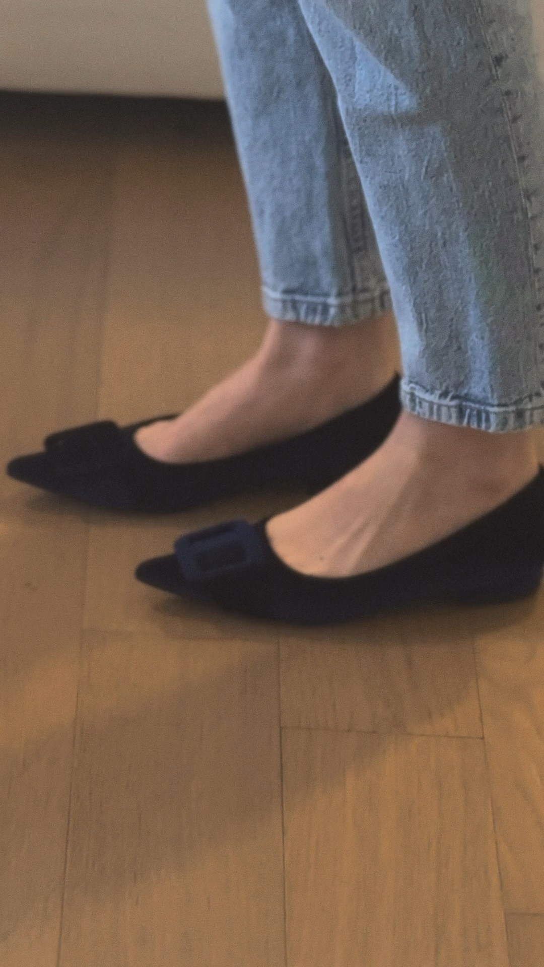 BALLET FLAT INSPO: these are the comfiest flats with a memory foam insert! They don’t give me blisters and they are such a cute navy blue velvet shape with a buckle on it!

#LTKWorkwear #LTKFindsUnder100 #LTKStyleTip