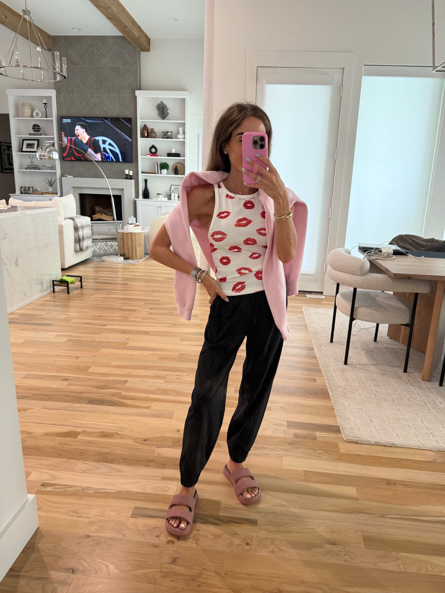 Tonight’s outfit for casual dinner! Lip tank size xs with black joggers on sale code AFLTK 

#LTKSpringSale #LTKSaleAlert #LTKPetite