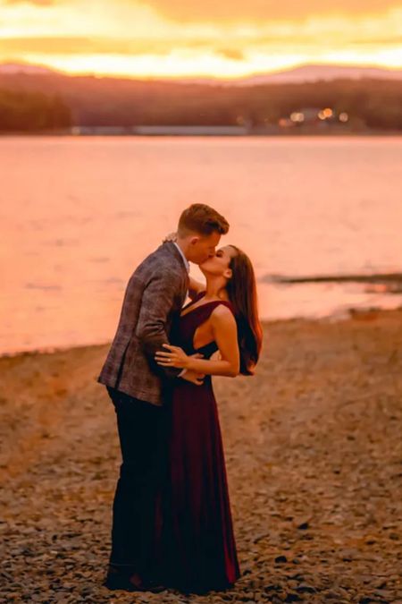 This engagement photo dress is stunning!

Burgundy dress, burgundy formal dress

#LTKunder100 #LTKU