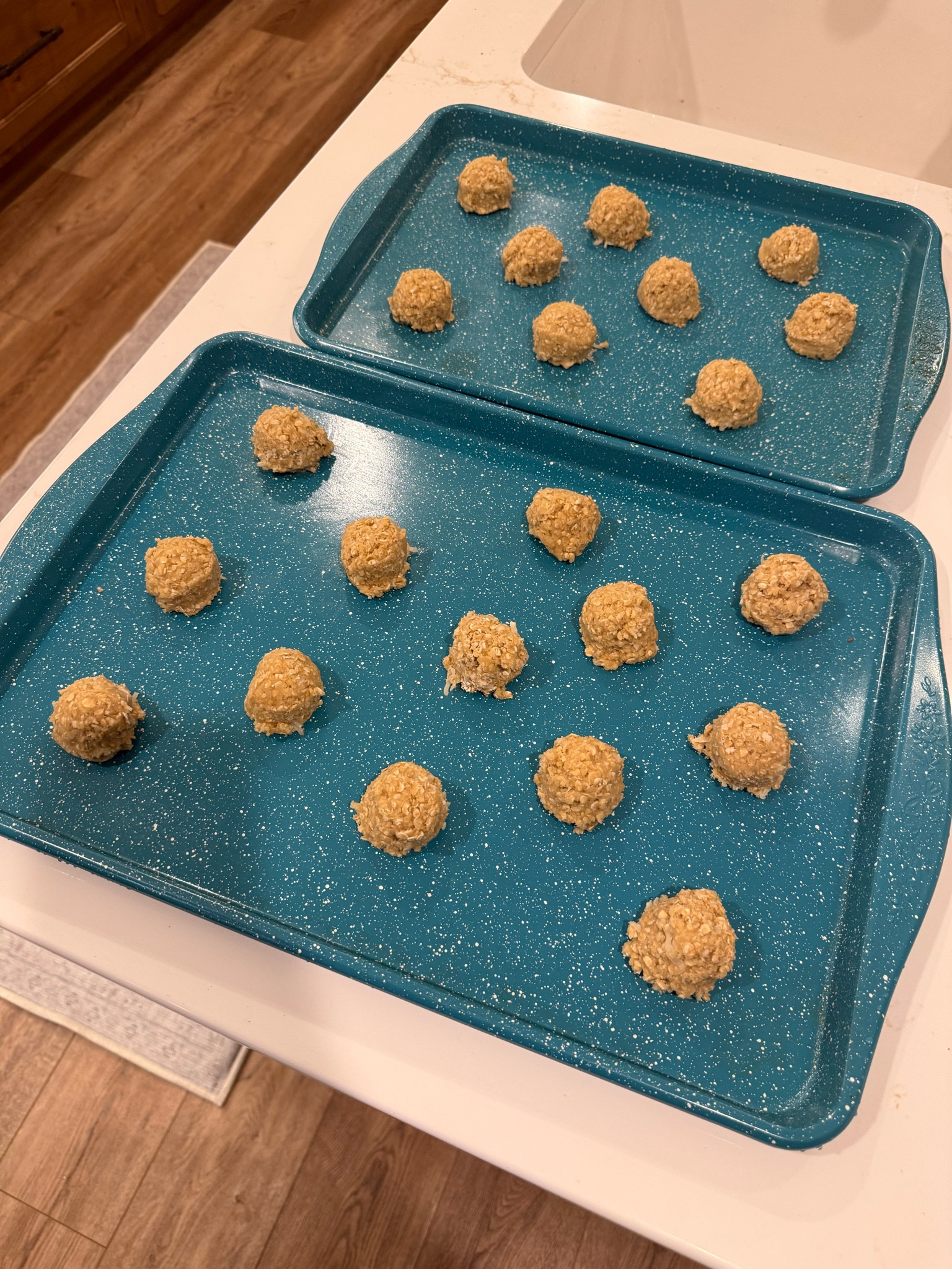 My Speckled Baking Sheet Pans (same ones — new color!) 💙

I use these baking sheet pans all the time in our kitchen — they are a favorite! 

Mine are the older teal color, but they’re now sold in this beautiful blue. Same pans, same quality, just an updated shade.

They’re sturdy, bake evenly, and clean up easily (which is why I love them)! 

If you’ve seen the teal ones in my kitchen before, these are still the exact ones 🤍

Linked here 👩‍🍳

#barndokitchen #bakingfavorites #cookwarefinds #farmhousekitchen #barndolife

#LTKmomlife #LTKHome