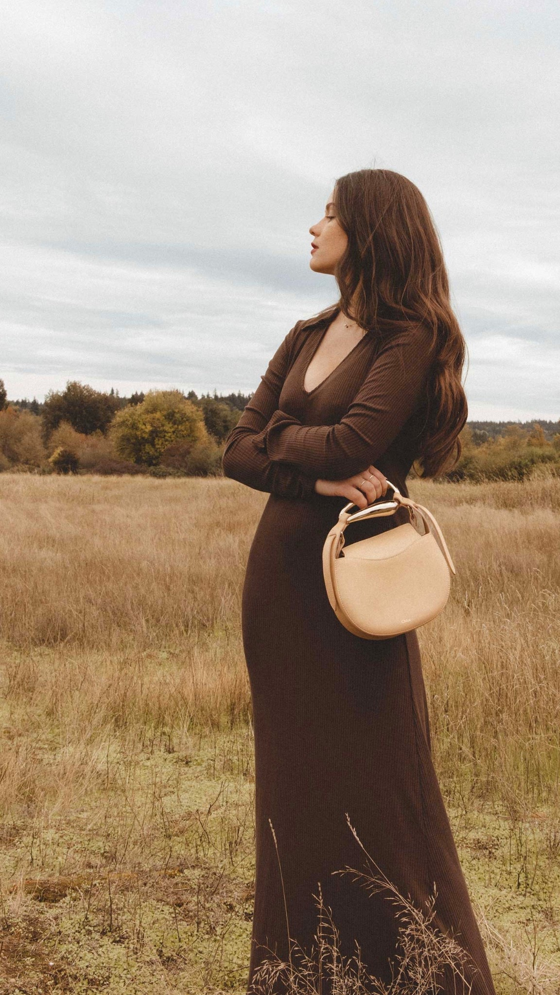Thanksgiving outfit inspiration 🍂
A rich chocolate knit dress paired with a nude handbag — effortless, elegant, and perfect for fall gatherings. This look transitions beautifully from Thanksgiving dinner to holiday parties, with timeless neutrals that feel warm and refined.

#ThanksgivingOutfit #FallStyle #LTKHoliday #LTKFallFashion #NeutralOutfit #MinimalStyle #AutumnOutfit #ChicStyle #ElegantStyle #BrownDress #ThanksgivingDinnerOutfit #HolidayOutfitIdeas #LTKSeasonalStyle #LTKstyletip #ClassicWardrobe

#LTKFindsUnder100 #LTKStyleTip #LTKSeasonal