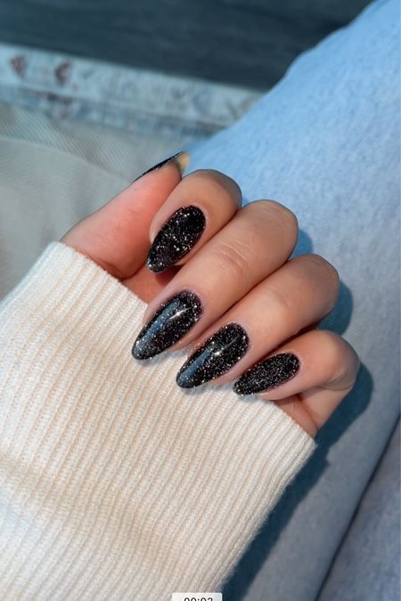 black glitter🖤🖤✨✨