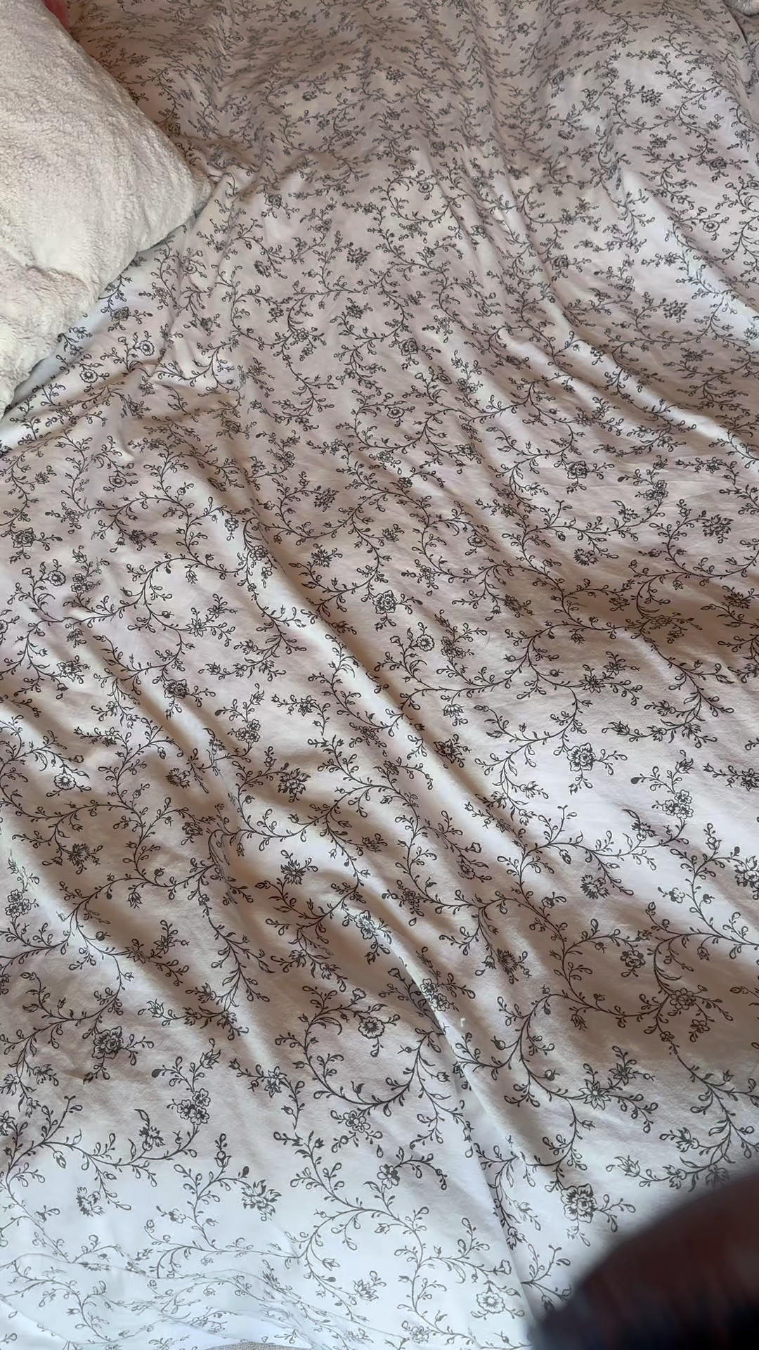 Abercrombie finds 🫶🏼
Small Sweats & Jacket
Size 27 Jeans

Amazon Tank
Size Mediumm