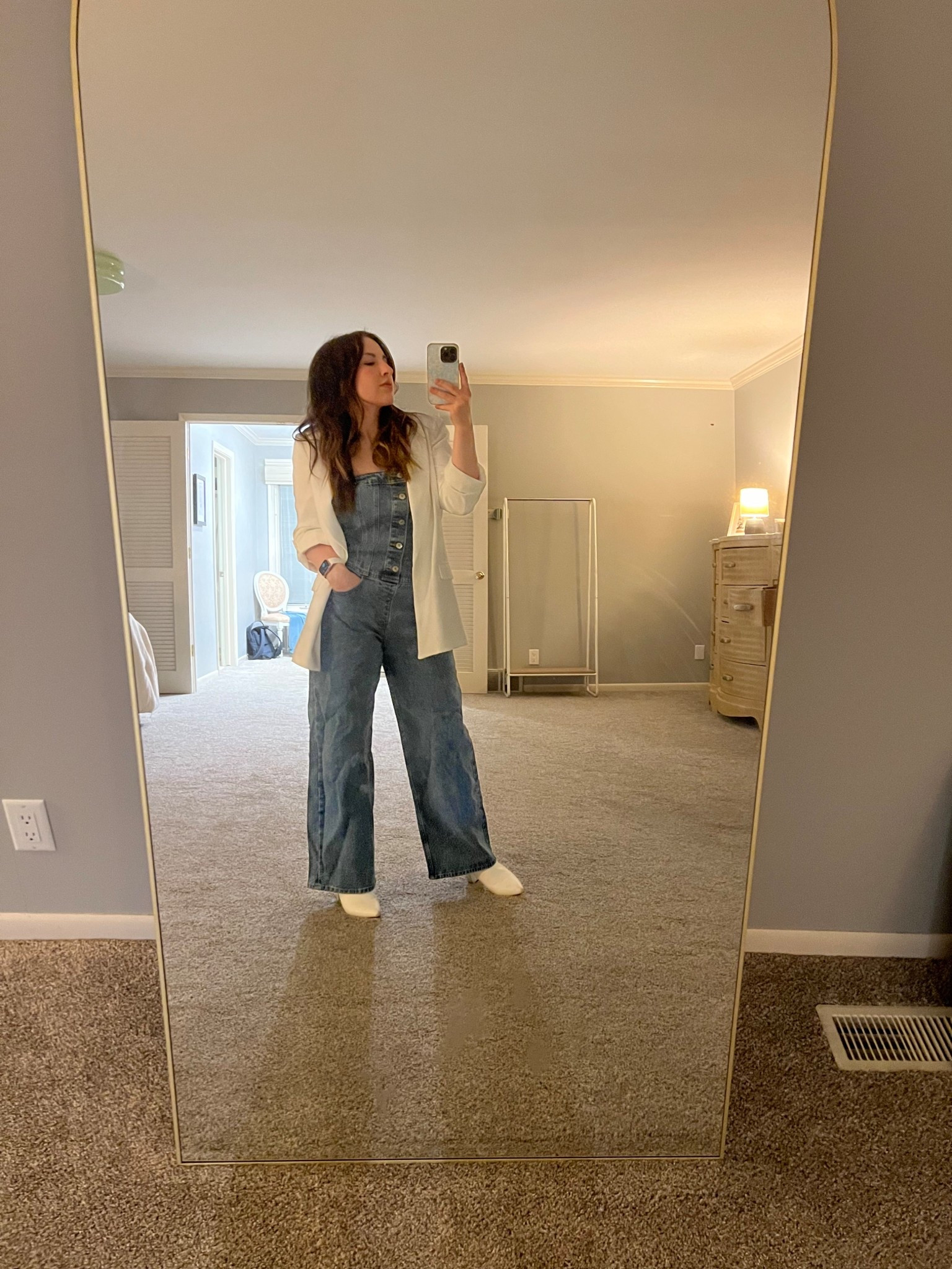 Determined to wear this denim jumpsuit all year long 😍 here it is styled for a dinner date  👢 