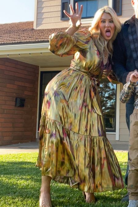 Pardon the silly face but this shot gets the whole dress. I LOOOOOVE this dress, the weight of it, the shape of it, the pockets in it, everything about IT! 

Perfect for the holidays, even if my husband said I remind him of a #honeybakedham. Well, honey, ham never looked so chic! 😜 

#anthropologie #holidaywear #dress #metallicdress #metallics

#LTKparties #LTKHoliday #LTKSeasonal