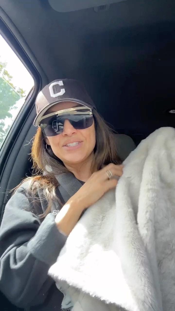 
How To Shop👇🏽

🤍Make sure you're following me first! If not, the app may block the automatic link.

Once you're following, just comment SHOP or COMPRA and I'll send you a DM with all the details.

Walmart vest you want for fall 🍂🍁🍃

The piece everyone wants in their closet 

Size small
Tts 

#OOTD #noncurvyfashion #walmartfashion
#WalmartPartner #ThanksWalmart #thevaleriecummins #shopwalmart #walmartcreator #latinacontentcreator #ltklatina

#LTKSeasonal #LTKPetite #LTKOver40