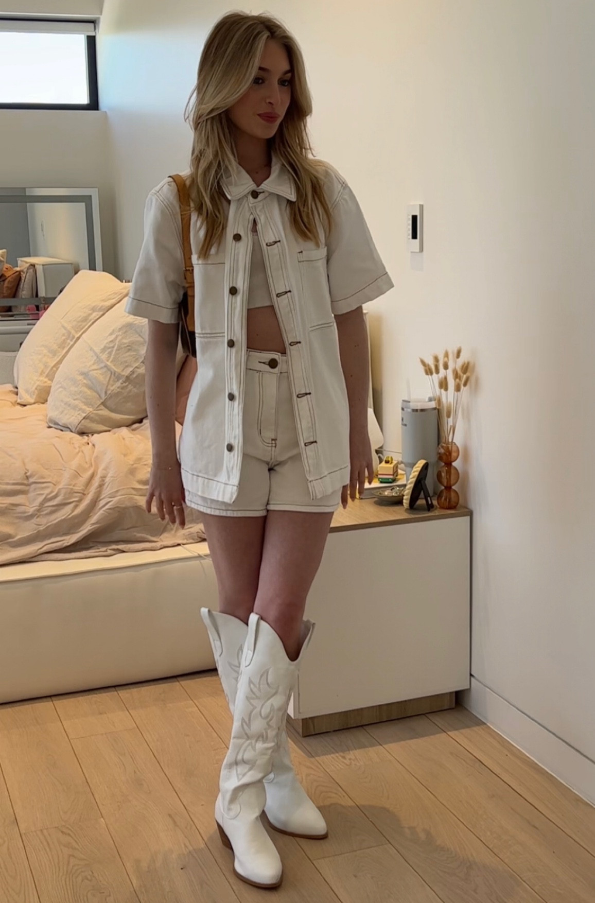 Monochrome white summery outfit🤍🫧☁️

🏷️ monochrome outfit, neutral outfit, ootd, everyday outfit, ootd, shorts, button up shirt, cowboy boots


#LTKitbag #LTKstyletip #LTKSeasonal