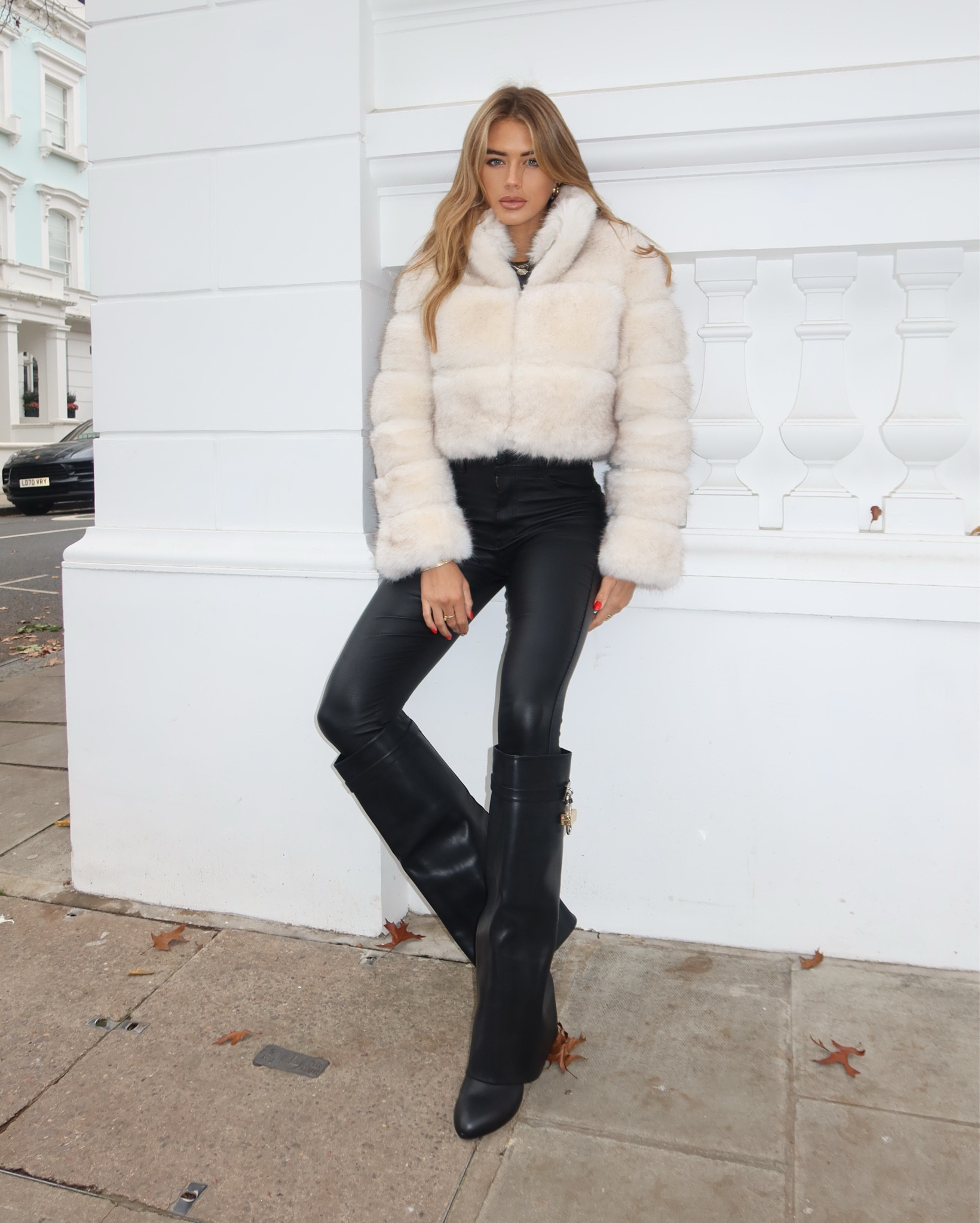 Cosiest jacket ever ❄️

SHEIN faux fur ring white jacket
Leather coated black jeans 
Fold over black boots with padlock detail

#LTKuk #LTKautumn #LTKwinter