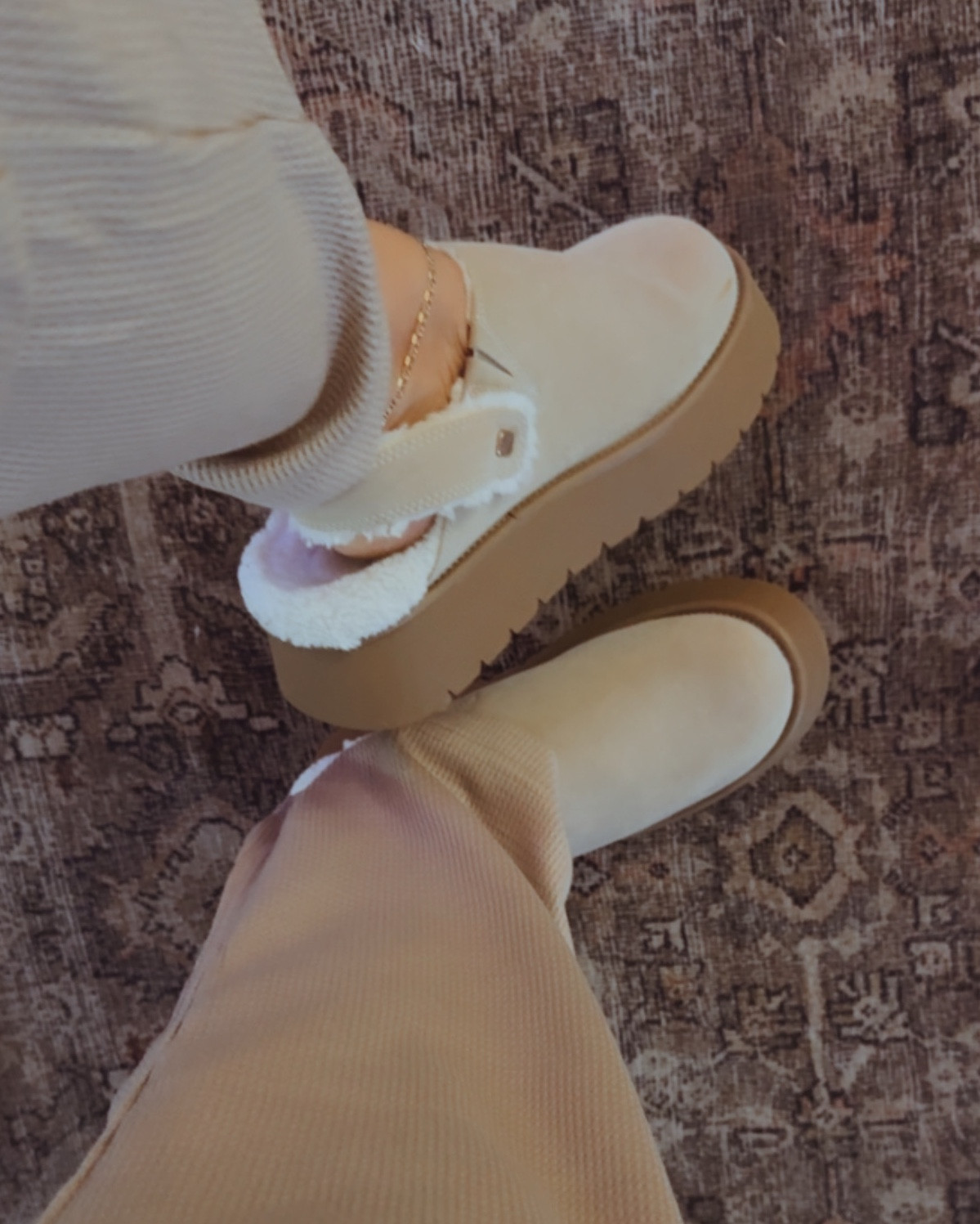 The cutest clogs for fall #fallfashion #clogs #targetfinds #targetmusthaves #neutralfashion #momfashion 

#LTKMidsize #LTKFindsUnder50 #LTKSeasonal