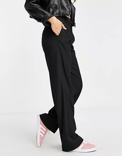 Bershka Petite straight leg tailored pant in black | ASOS (Global)