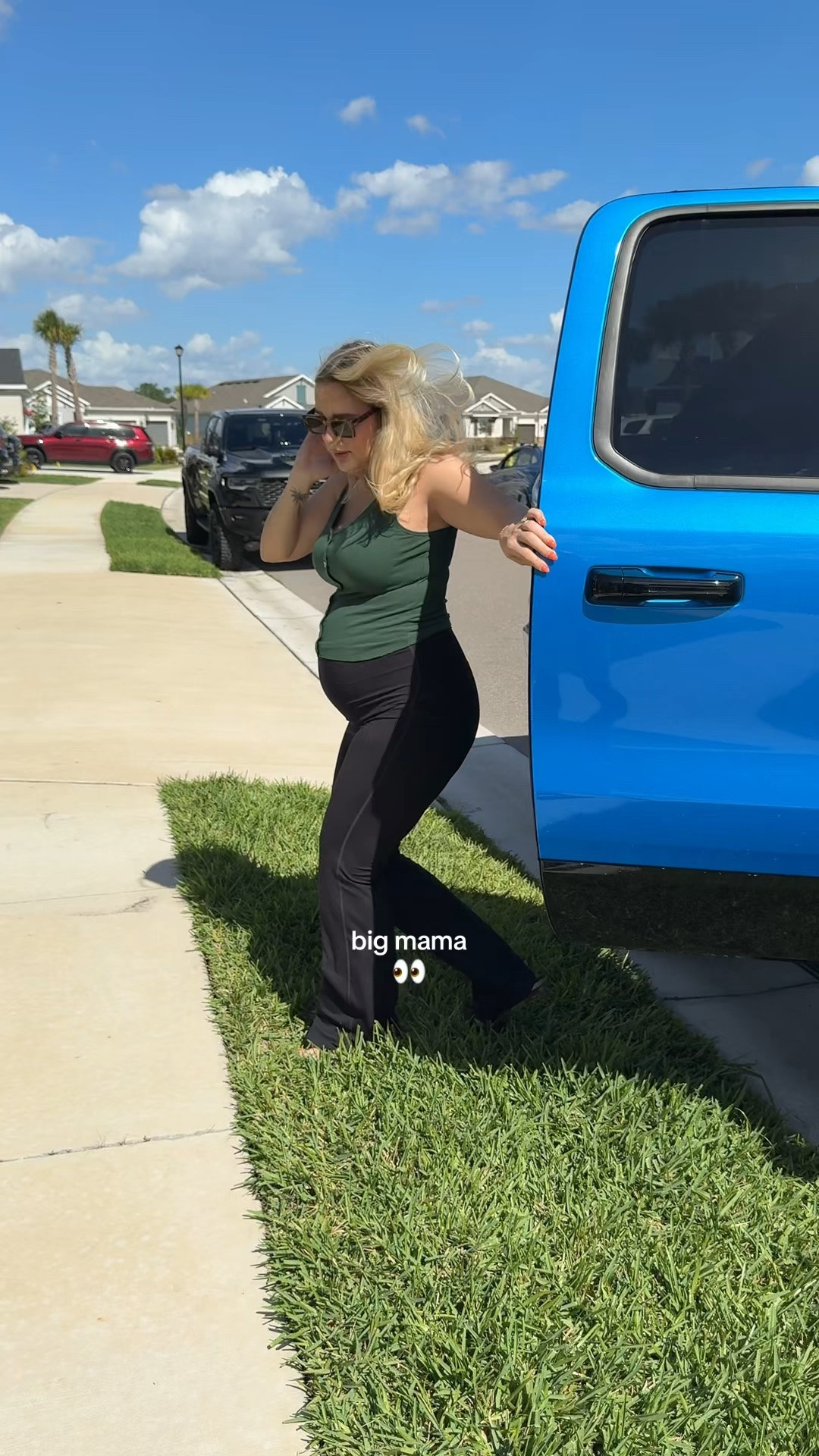 The best flare maternity leggings ever!!! They are soooo comfy & come in so many colors 

#maternityleggings #maternity #maternityfashion #maternitypants