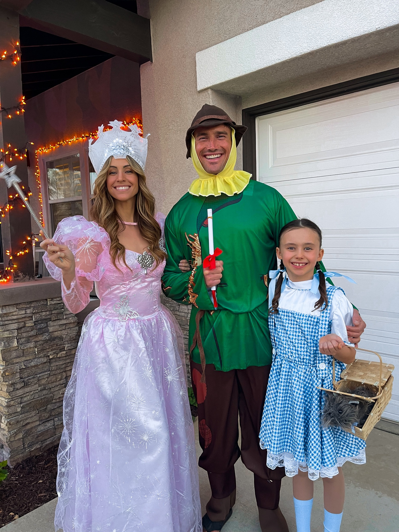 Family Halloween Costumes 🎃

Wizard of Oz costumes, Dorothy, Good Witch, Scarecrow, Toto. Halloween costumes, family outfits.

#LTKKids #LTKFamily #LTKHalloween