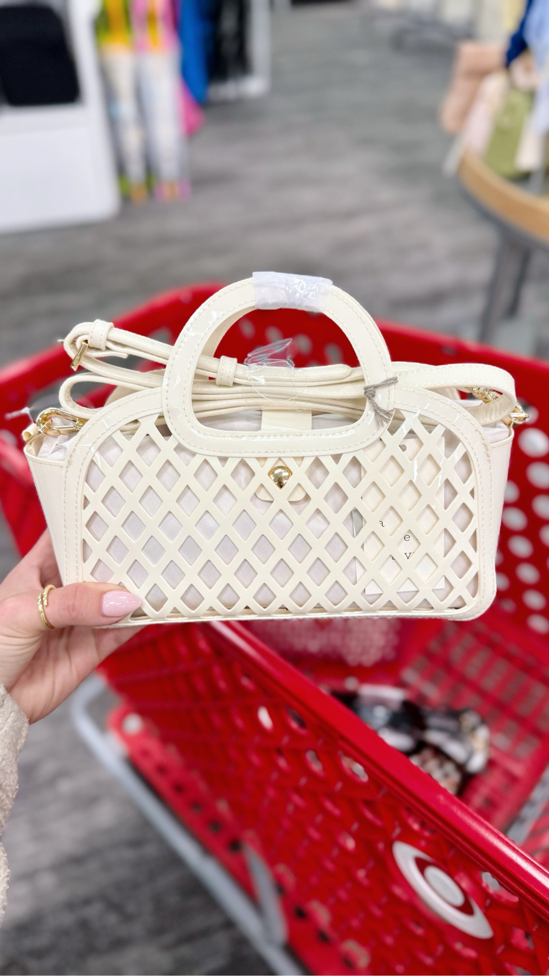 I’m calling it now… these new jelly bags at Target are about to be the IT bag of Summer 👀☀️ Nostalgic, trendy, and way more expensive-looking than they are 👏🏼👏🏼😍 @Target 

#LTKootd #LTKSeasonal #LTKTravel