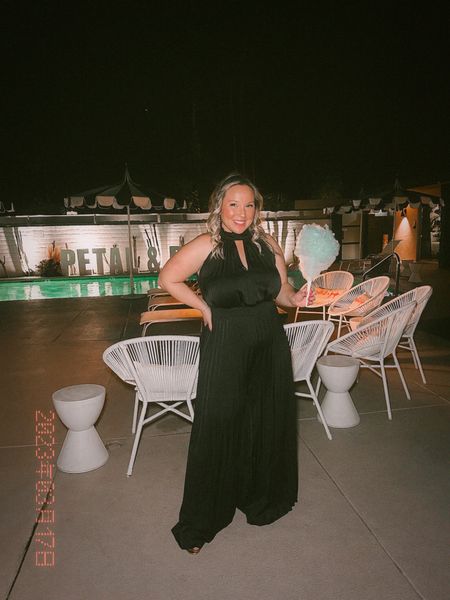 Wide leg jumpsuit size medium 
I sized down one 
Use code STYLENRIGHT30 for discount through March 19th site wide

#LTKtravel #LTKcurves #LTKstyletip