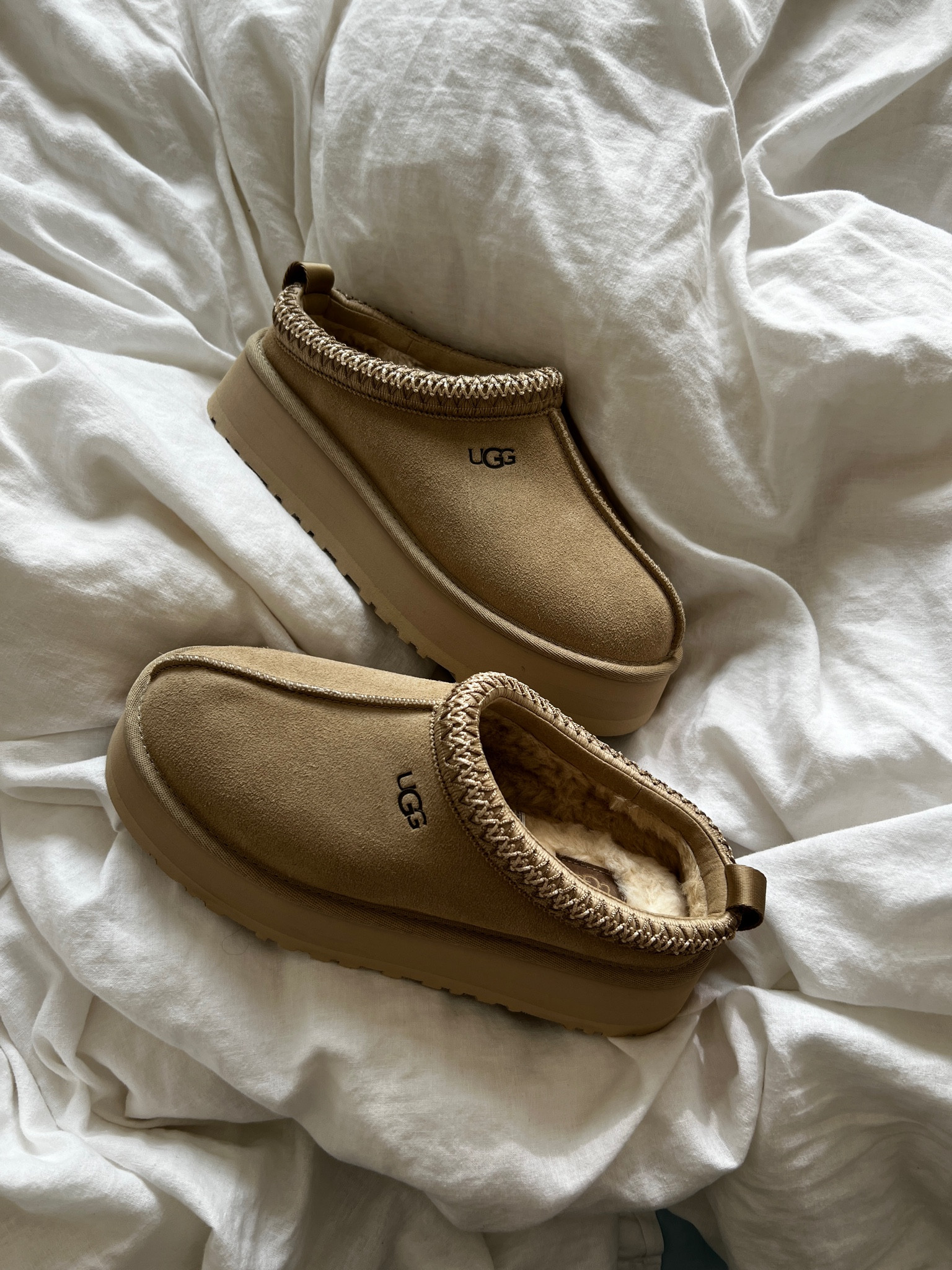 Uggs are a classic Fall time favorite. Get yours before they sell out! 

Uggs, Tazz, fall fashion

#LTKBacktoSchool #LTKStyleTip #LTKShoeCrush