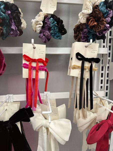 Hair bow, velvet hair bow

#LTKSeasonal #LTKHoliday