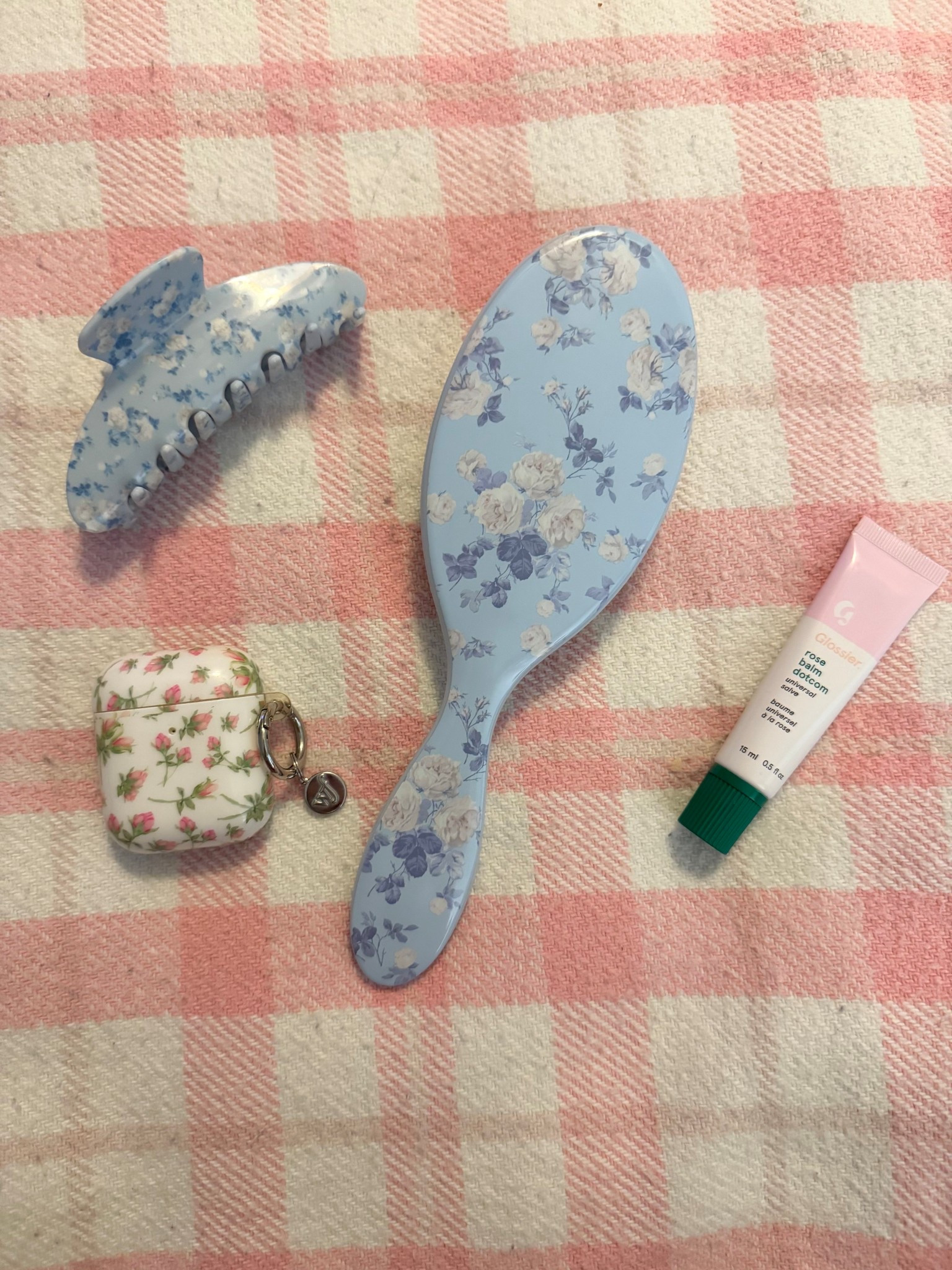 Loveshackfancy bedding glossier 

#LTKHome #LTKGiftGuide #LTKStyleTip