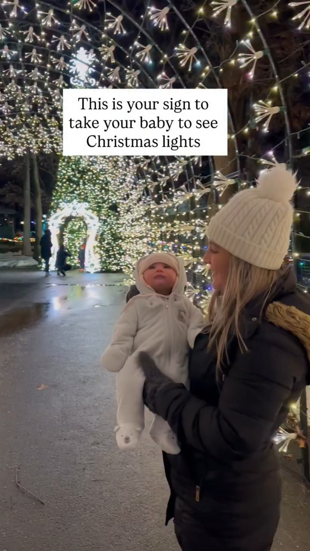 My heart just grew three sizes ♥️

#firstchristmas #baby #babylife